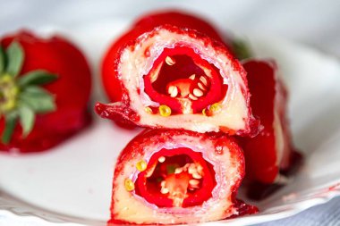 İkonik ve viral aşk çileğini egzotik ve eğlenceli bir şekilde ele alalım. Morango do amor extico