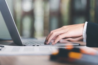 A young man searches for information that interests him through online websites, keyword search concept to find information from online websites, website link search, SEO, Search Engine Optimization.