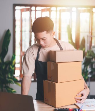 Startup or small business entrepreneur, check details and prepare to deliver the product box, order management in online stores, shopping on the internet,Selling online on the Internet,SME,e-commerce