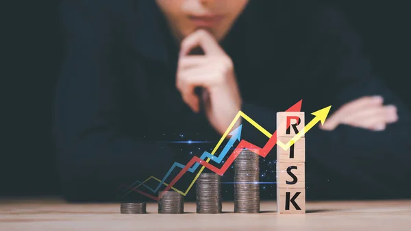 Businessman Planning Manage Investment Risks Interest Rates Fluctuating Global Economy — Stock Photo, Image