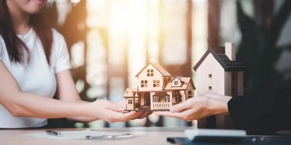 Conceitos Aprovação Empréstimo Investimento Para Construir Casas Residenciais Negócios Imobiliários — Fotografia de Stock