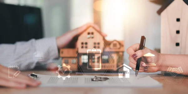 Contrato Empréstimo Verificação Cliente Com Agente Imobiliário Conceitos Aprovação Empréstimo — Fotografia de Stock