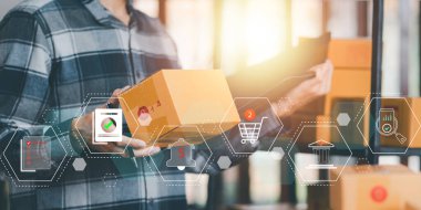 konsept ürün satışı çevrimiçi, fiziksel envanter sayımı, çek satışları ve iş büyüme raporları, İnternet, KOBİ, nakliye kutuları, e-ticaret, teslimat için malların denetlenmesi