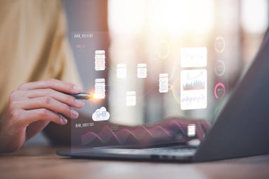 istatistik analisti grafik raporu ve iş istatistikleri grafikleri, analiz ve kurumsal stratejinin geliştirilmesi, mali ve pazarlama belgeleri, istatistik ve veri kavramlarını okur