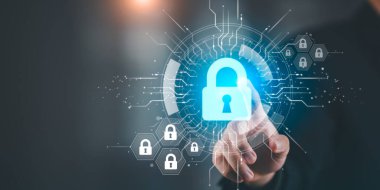 Dijital asma kilit simgesine elle dokunan siber güvenlik kavramı, veri korumasını, güvenli erişimi ve gelecekteki arayüzde çevrimiçi gizliliği temsil ediyor. IT güvenlik içeriği için ideal.