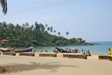 Sri Lanka - 2019 - 10 - 23 - Hint halkı denizde yürüyor