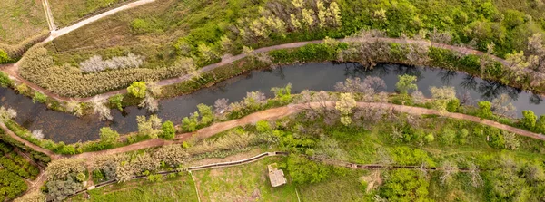 İspanya 'nın başkenti Clot de la Mare de Deu en Burriana yakınlarındaki Anna nehrinin havadan görünüşü. Yüksek kaliteli fotoğraf.
