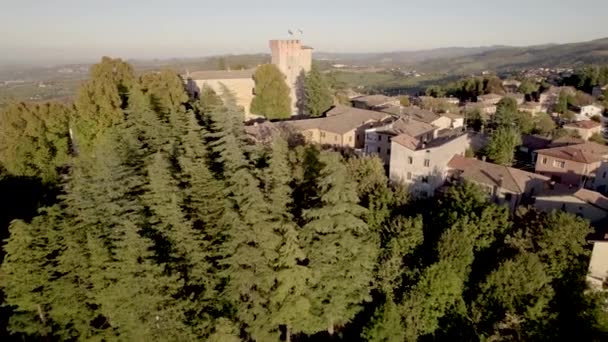 Aproximándose Vuelo Orbital Drones Sobre Castillo Guiglia Región Emilia Romaña — Vídeo de stock