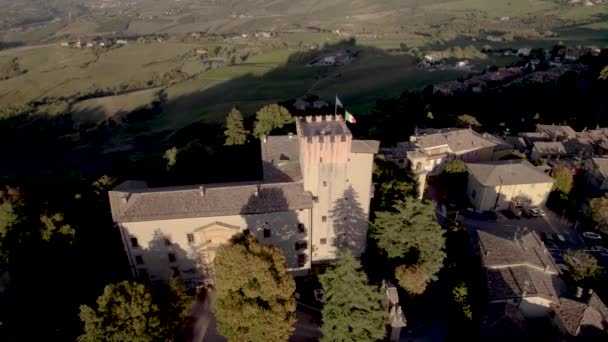 4K无人驾驶飞机飞越意大利埃米莉亚罗马纳地区的吉格利亚城堡 高质量的4K镜头 — 图库视频影像