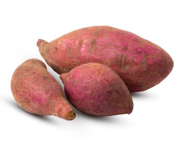 Beyaz arka planda izole edilmiş bir grup tatlı patates. kırpma yolu ile