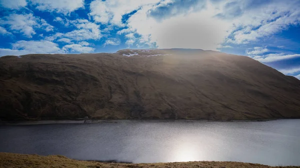 Vista Para Lago Montanha Montanha Paisagem Reflexão Água Por Lago — Fotografia de Stock