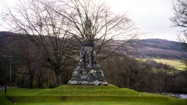 İskoçya 'da taş bir yapı. İskoçya 'nın kuzeyindeki tarihi baskın