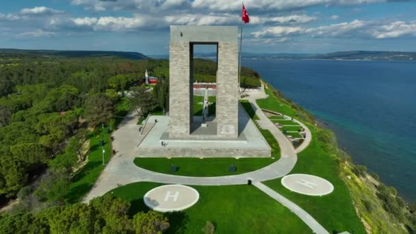 Monumento Los Mártires Canakkale Bandera Turca Bandera Roja Turca Ondeando — Vídeo de stock