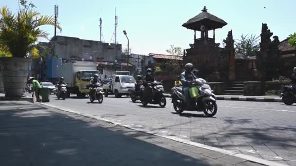 Pandangan Pinggir Jalan Yang Mengalir Sepanjang Jalan Gajah Madah Denpasar — Stok Video