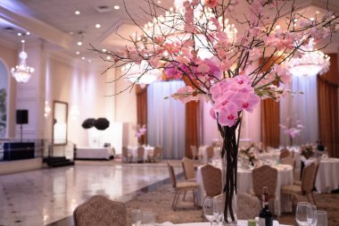 Yeni evliler için düğün salonu. 