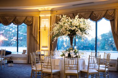 Düğün için lüks bir karşılama masası. 