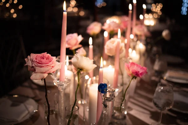 Çiçekler Mumlarla Süslenmiş Düğün — Stok fotoğraf