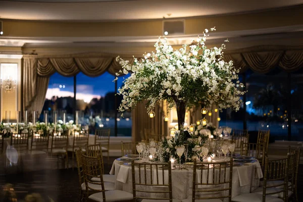 Wedding Decor Restaurant Bride Groom Luxurious Dress Beautiful Bouquet Interior — Stock Photo, Image