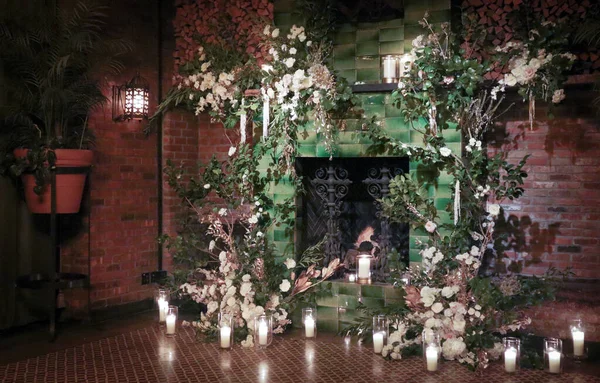 Wunderschöne Hochzeitsdekorationen Blumen Und Kerzen Stockfoto