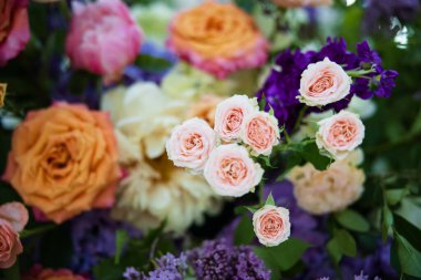 Güzel taze çiçek buketi, yakın görüş. çiçek arkaplanı. 