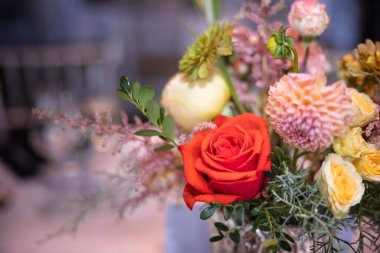 Güller ve çiçekler buket 