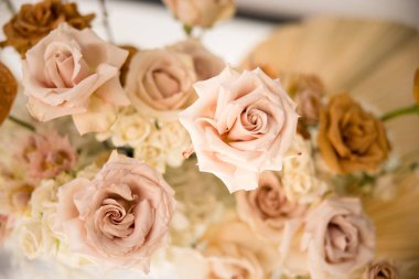 Düğün gününde güzel çiçekler 