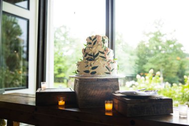 Düğün pastası bir tablo 