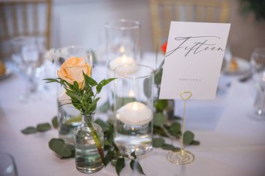 Düğün ya da diğer etkinlik resepsiyonu için masa hazır.. 