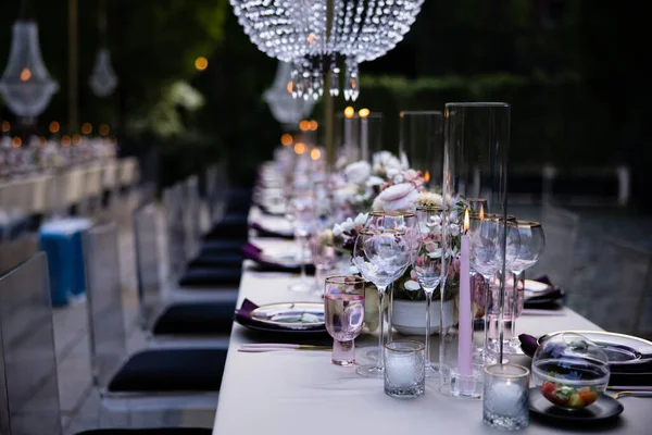 Restoranda lüks bir düğün masası. 