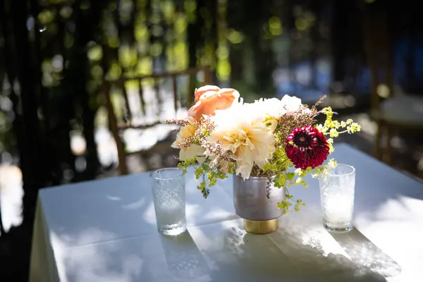 Gyönyörű Esküvői Csokor Virágok Rózsák — Stock Fotó