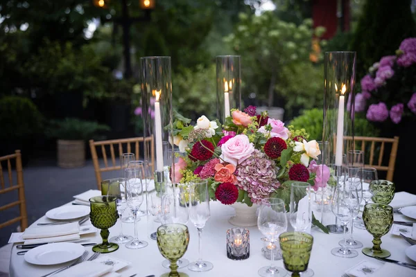 花やろうそくと美しい結婚式の装飾 — ストック写真