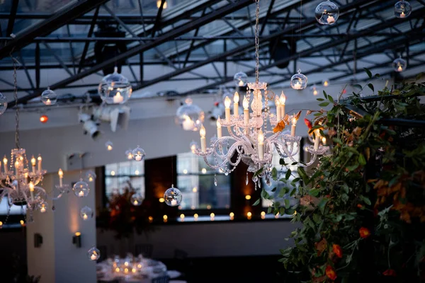 Gyönyörű Esküvői Dekorációk Egy Étteremben — Stock Fotó