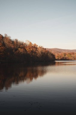 Gölün sonbahar renkleri 
