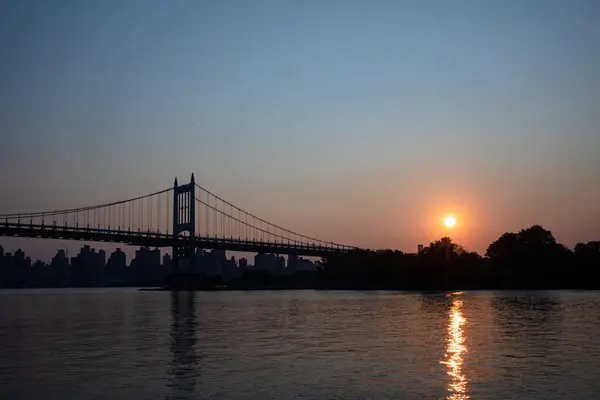 Blick Auf Die Brücke Und Den Fluss Sonnenuntergang — Stockfoto