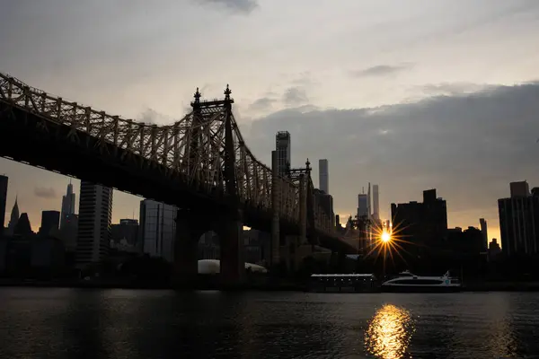 Die New York City Die Brooklyn Bridge — Stockfoto