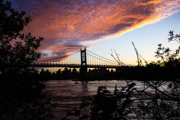 Sonnenuntergang Über Der Brücke Von Brooklyn — Stockfoto