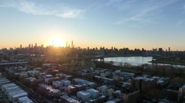 Günbatımı Hava Aracı Görünümü NYC Skyline Nehri Köprüsü