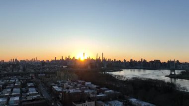 Günbatımı Hava Aracı Görünümü NYC Skyline Nehri Köprüsü