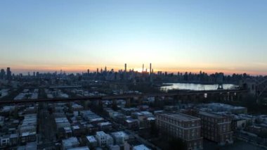 Günbatımı Hava Aracı Görünümü NYC Skyline Nehri Köprüsü