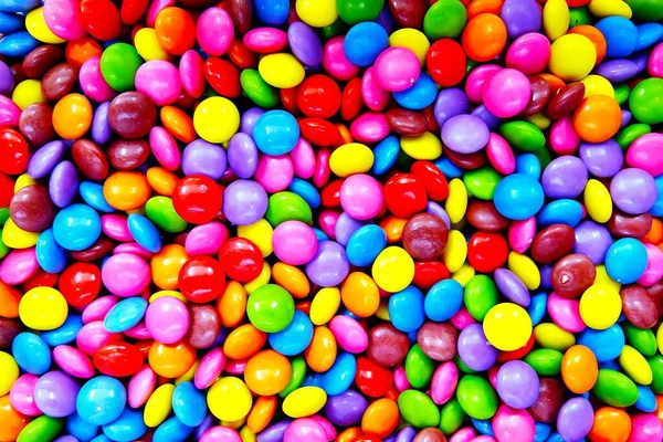 Çikolatanın renkli mücevherleri. Makro fotoğrafçılık.