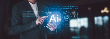 İş adamı, yapay zeka kontrolörüyken geleceğin teknolojisi ve internet bağlantısı ağı kavramını gösteriyor. Elinde havada bir grafik yüzüyordu. Veri merkezi ağ kavramı.