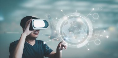 Kullanıcılar internet üzerinden uçak bileti almak için modern teknolojiyi kullanan basit web sitesi tasarım elemanlarına sahip sanal bir ekran görecekler..