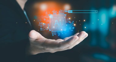 İş adamı, yapay zeka kontrolörüyken geleceğin teknolojisi ve internet bağlantısı ağı kavramını gösteriyor. Elinde havada bir grafik yüzüyordu. Veri merkezi ağ kavramı.