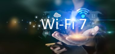 İş adamı, yapay zeka kontrolörüyken geleceğin teknolojisi ve internet bağlantısı ağı kavramını gösteriyor. Elinde havada bir grafik yüzüyordu. Veri merkezi ağ kavramı.