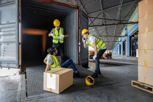 Worker Carry Carton Box Taken Feet Steel Container Got Accident — Stock Photo, Image