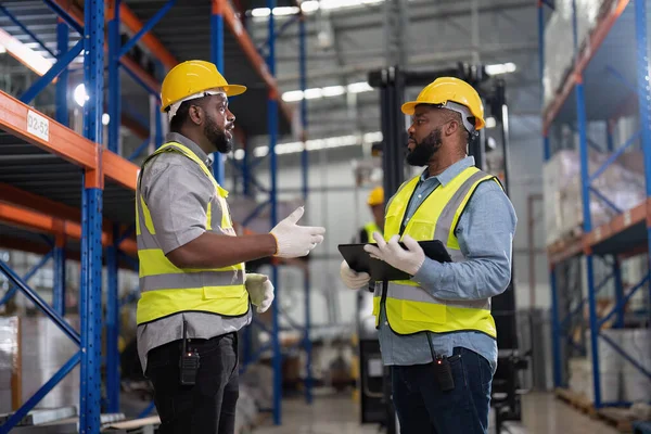African Americans Working Warehouse Holding Stock Check List — Stock Photo, Image