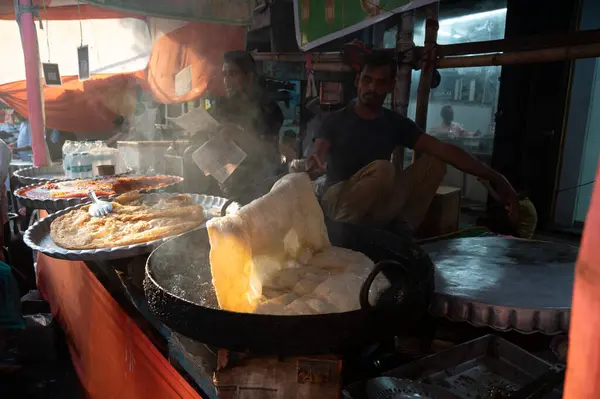 Kolkata şehrindeki sokak yemekleri.