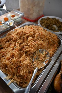 bihun a full tray served on the table.