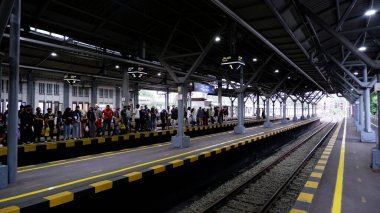 Train passengers queue at Yogyakarta station, Jogja station. Yogyakarta-Indonesia, December 28, 2022.