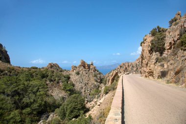 Lanzarote dağlarında yol, İspanya.